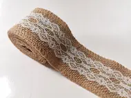 Bandă iută natur, Folina BDA1, cu dantelă albă, rolă de 5 cm x 2 m