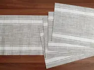 Set napron şi 4 placemats gri cu dungi albe, pentru decor masă